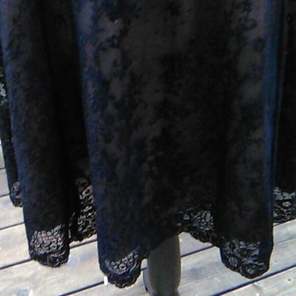 Twenty One Lace Evening Dress - Picture 3 of 12